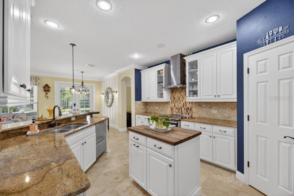 1823 Bella Casa Court, Tampa, FL 33618 Photo