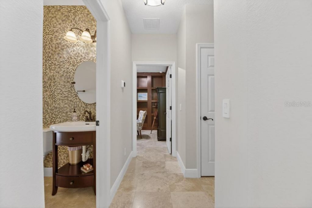 1823 Bella Casa Court, Tampa, FL 33618 Photo