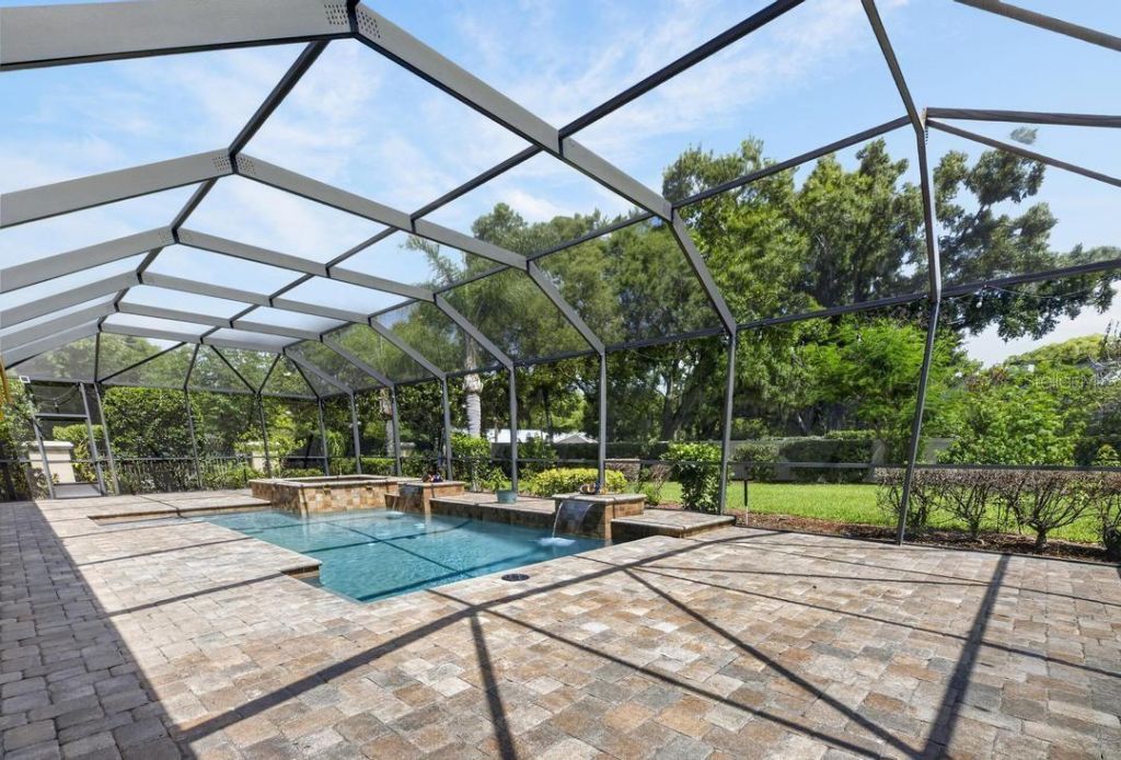 1823 Bella Casa Court, Tampa, FL 33618 Photo