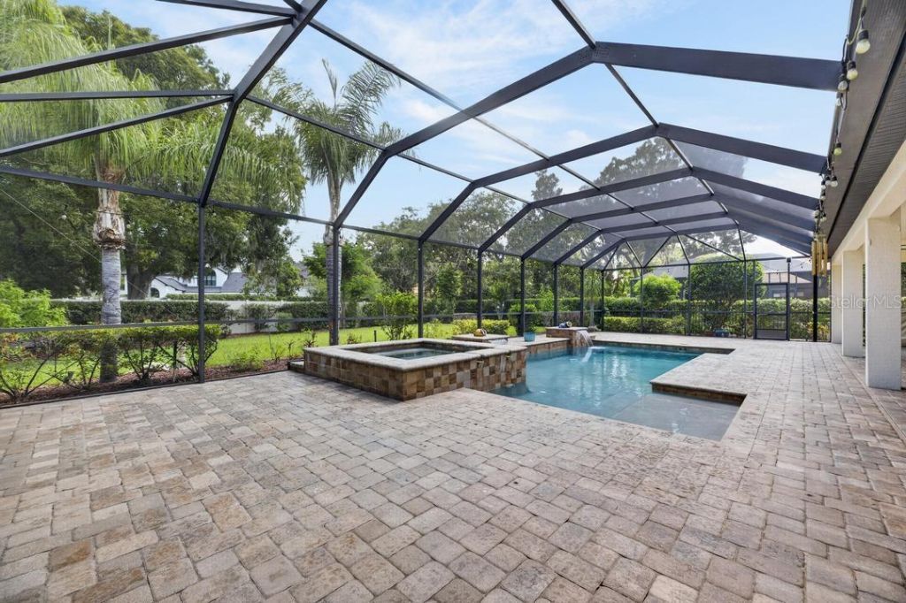 1823 Bella Casa Court, Tampa, FL 33618 Photo