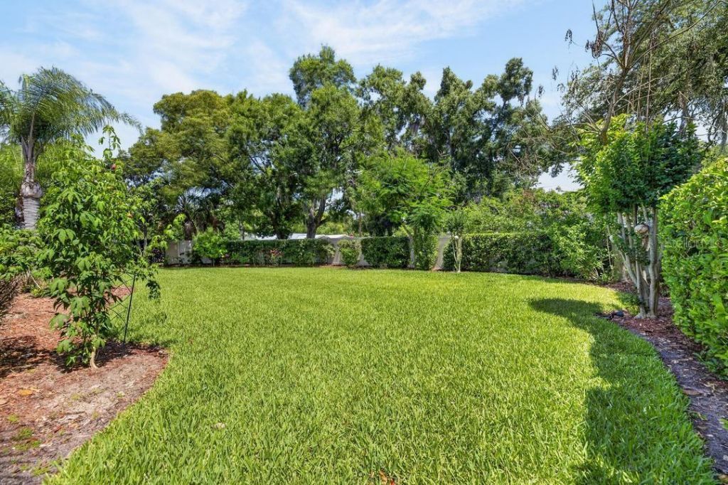 1823 Bella Casa Court, Tampa, FL 33618 Photo