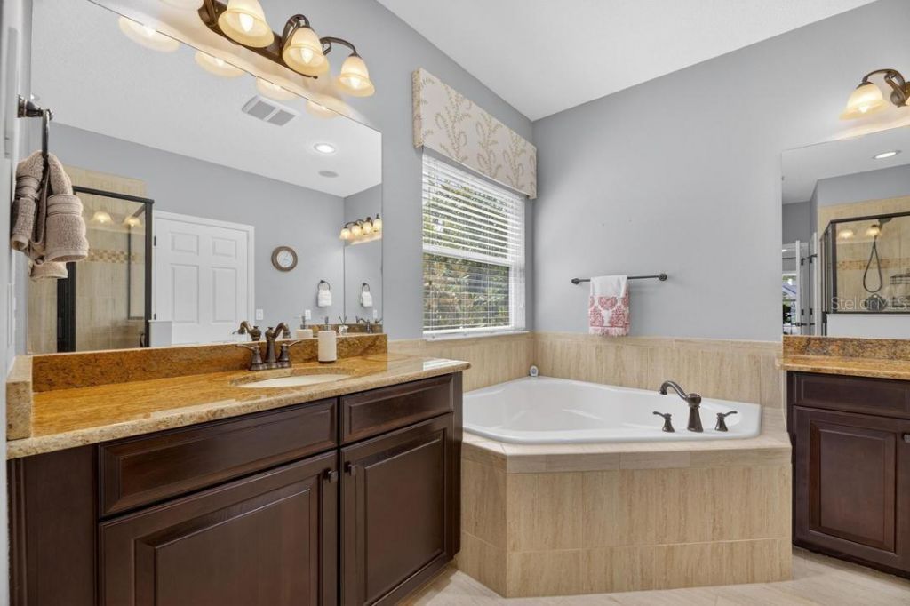 1823 Bella Casa Court, Tampa, FL 33618 Photo