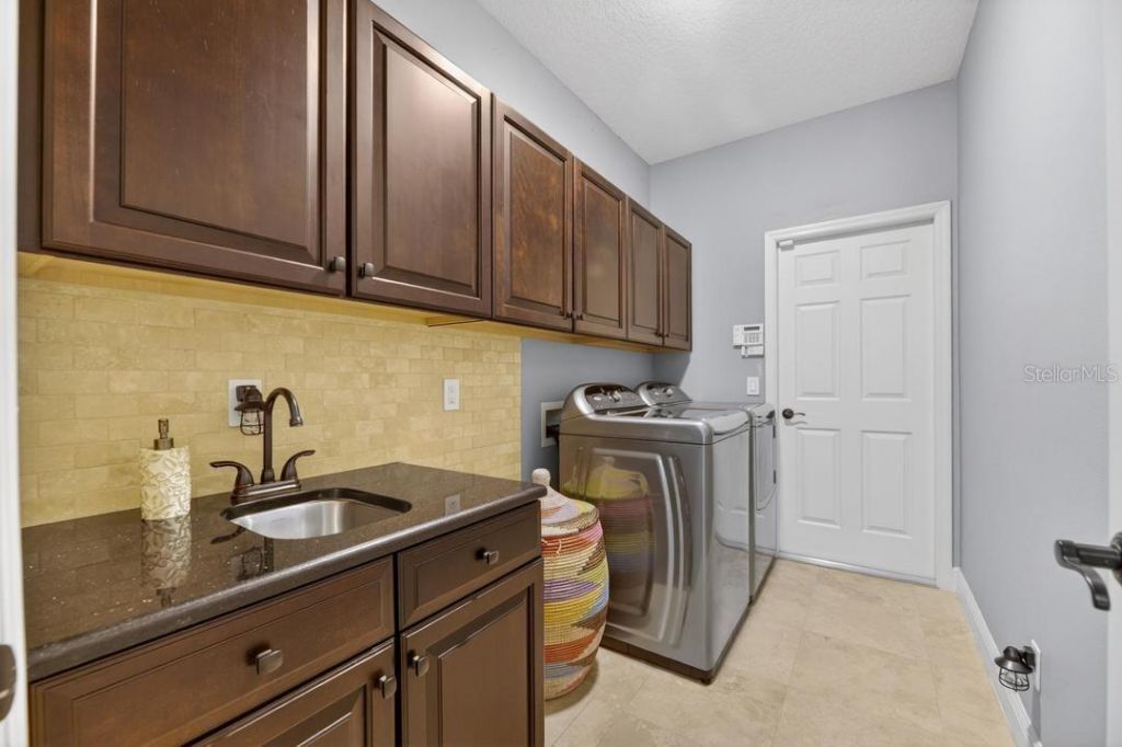 1823 Bella Casa Court, Tampa, FL 33618 Photo