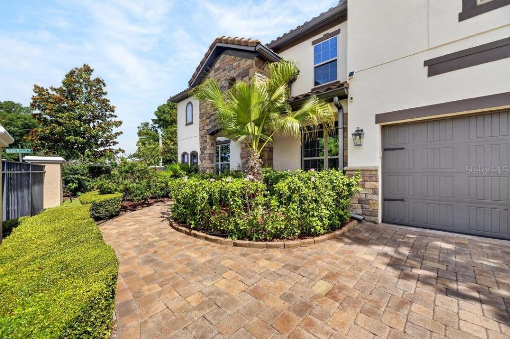 1823 Bella Casa Court, Tampa, FL 33618 Photo