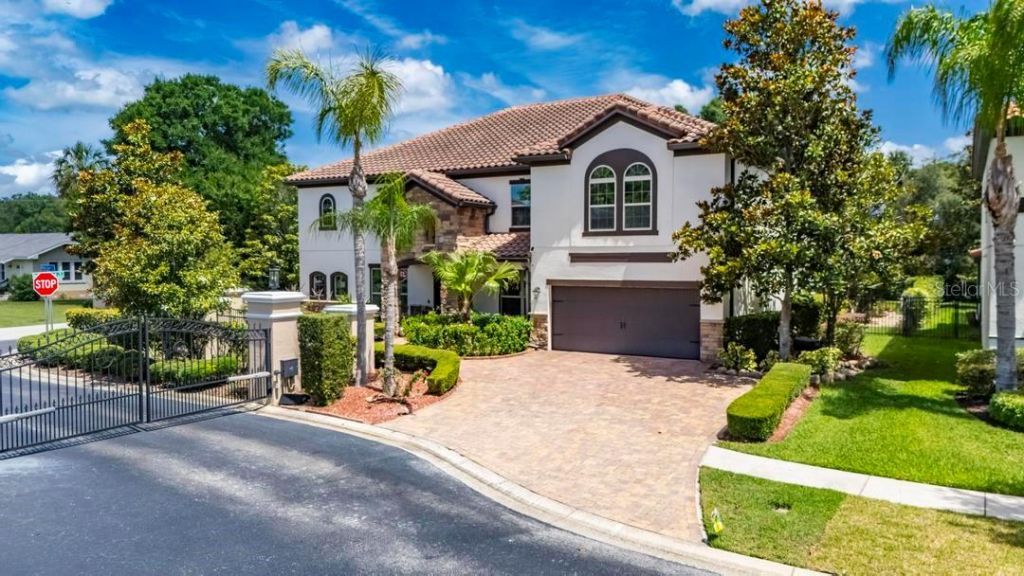 1823 Bella Casa Court, Tampa, FL 33618 Photo