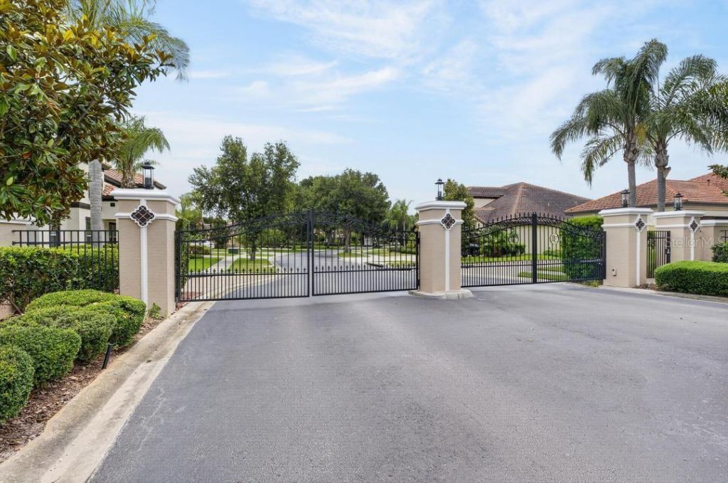 1823 Bella Casa Court, Tampa, FL 33618 Photo