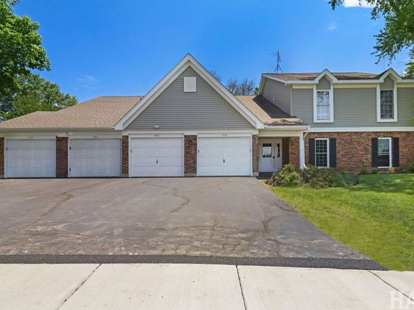 Unit 320, McHenry, IL 60050