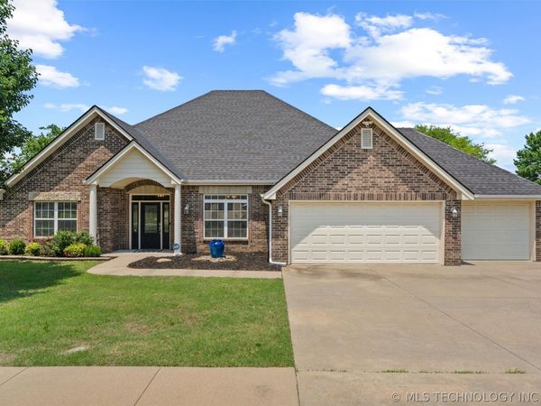5812 Woodland Road , Bartlesville, OK 74006