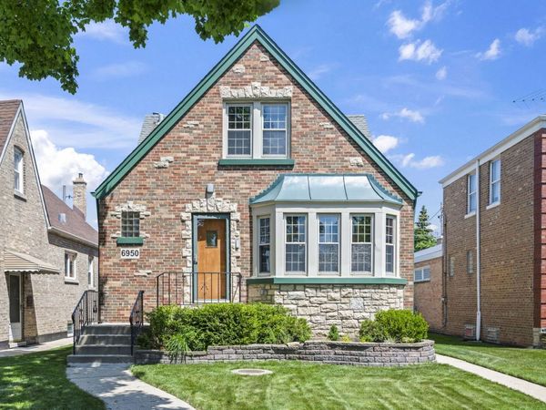 6950 W Barry Avenue , Chicago, IL 60634