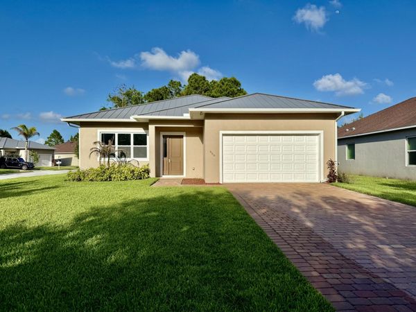 660 NE Moss Rose Place, Port St. Lucie, FL 34983