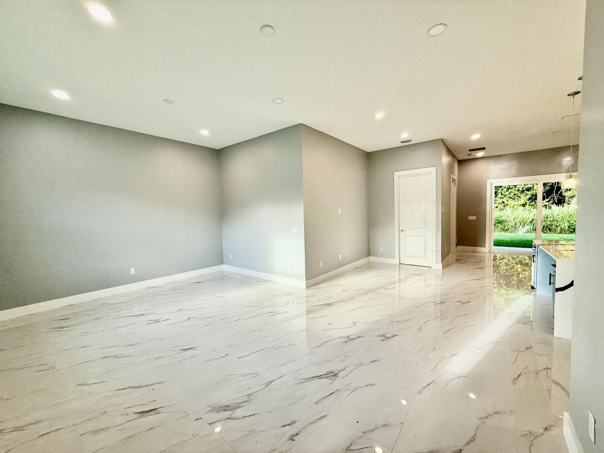 660 NE Moss Rose Place, Port Saint Lucie, FL 34983 Photo