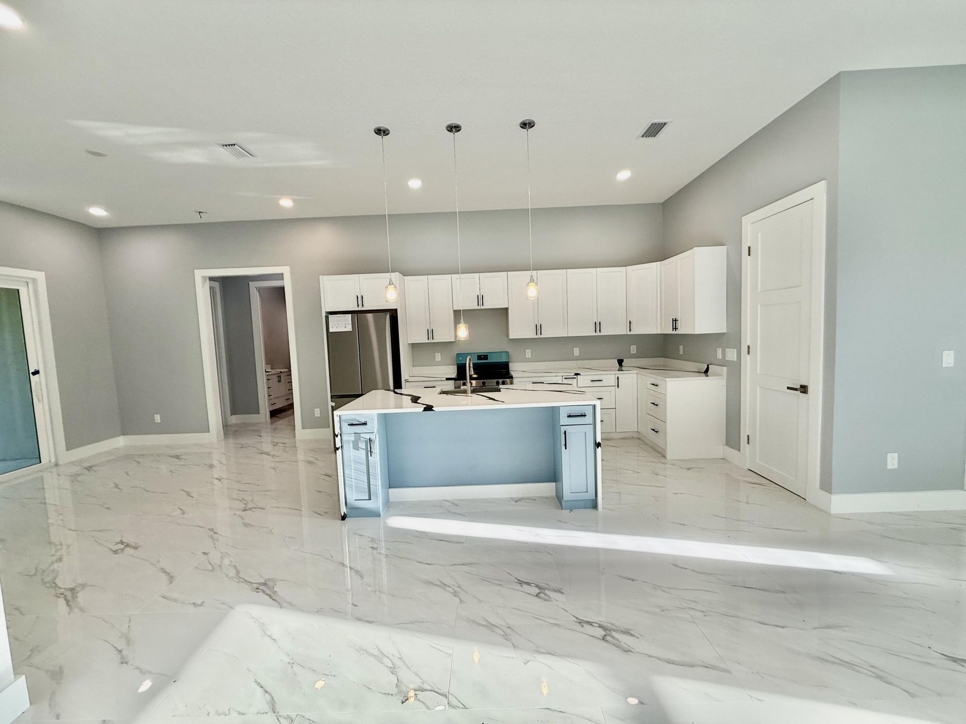 660 NE Moss Rose Place, Port Saint Lucie, FL 34983 Photo