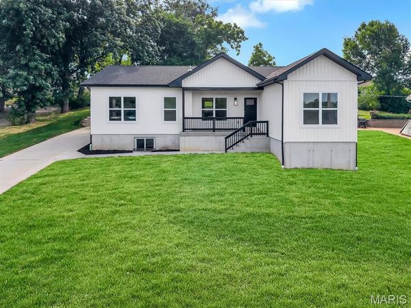 211 Fee Fee Road , Maryland Heights, MO 63043