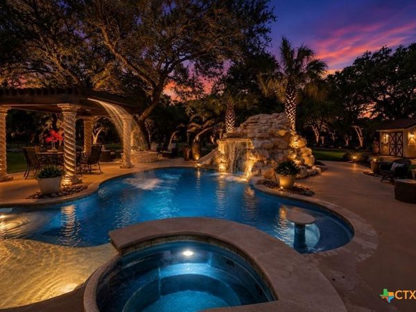 10210 Oak Forest Way , New Braunfels, TX 78132
