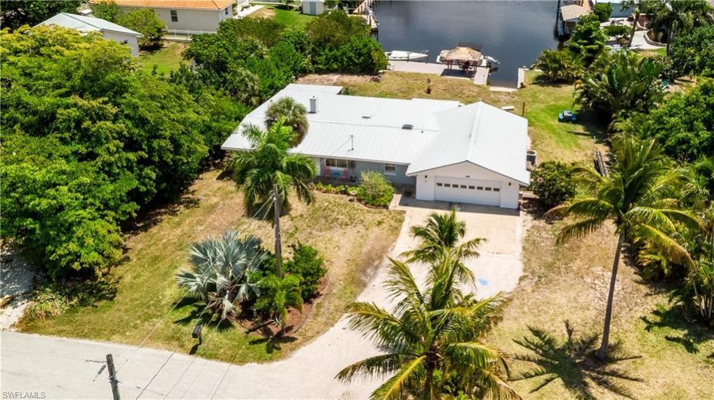 5387 Marina Dr, Bokeelia, FL 33922 Photo