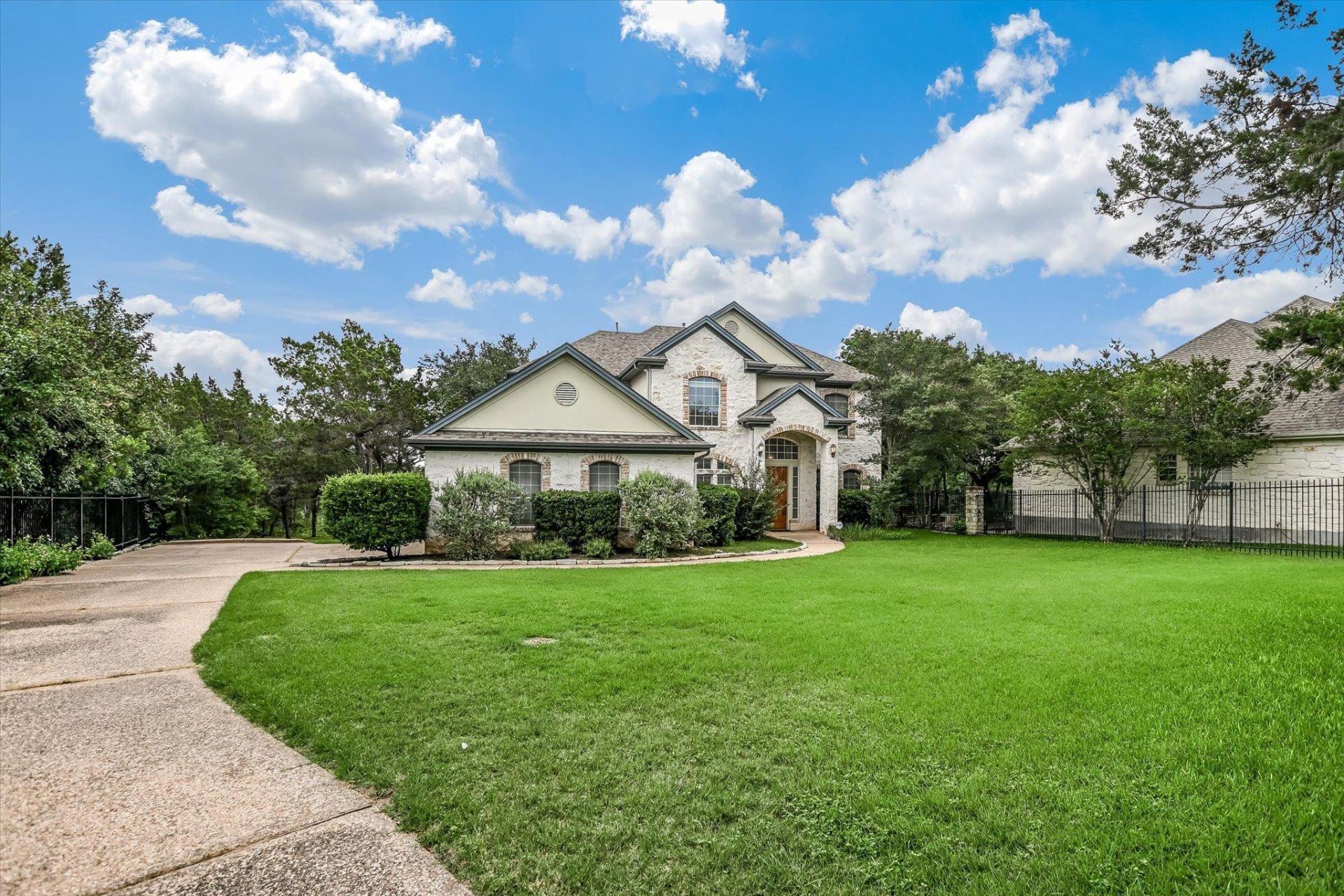 801 Chrissys Cv, Austin, TX 78733 Main Photo