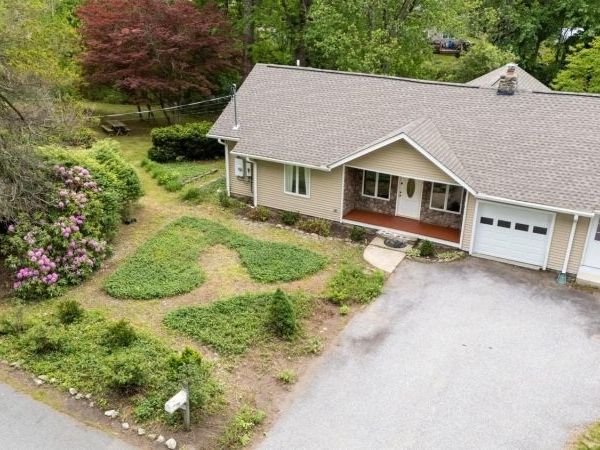 13 Island Trl, West Milford, NJ 07421