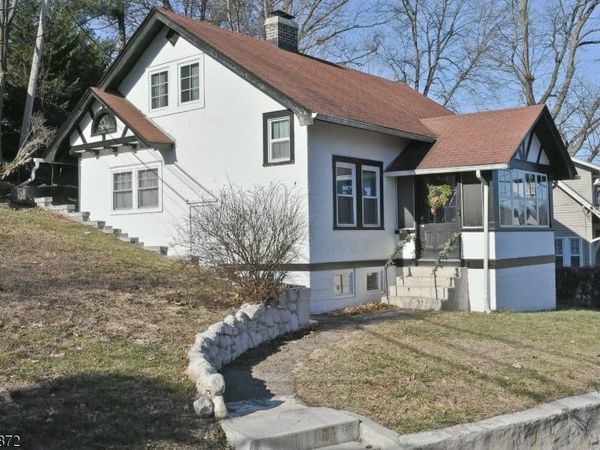 42 Olyphant Dr, Morristown, NJ 07960