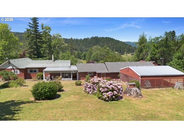 3301 COLONIAL RD, Roseburg, OR 97471