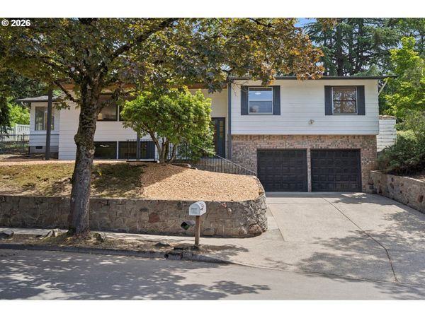 860 NW BATTAGLIA AVE, Gresham, OR 97030