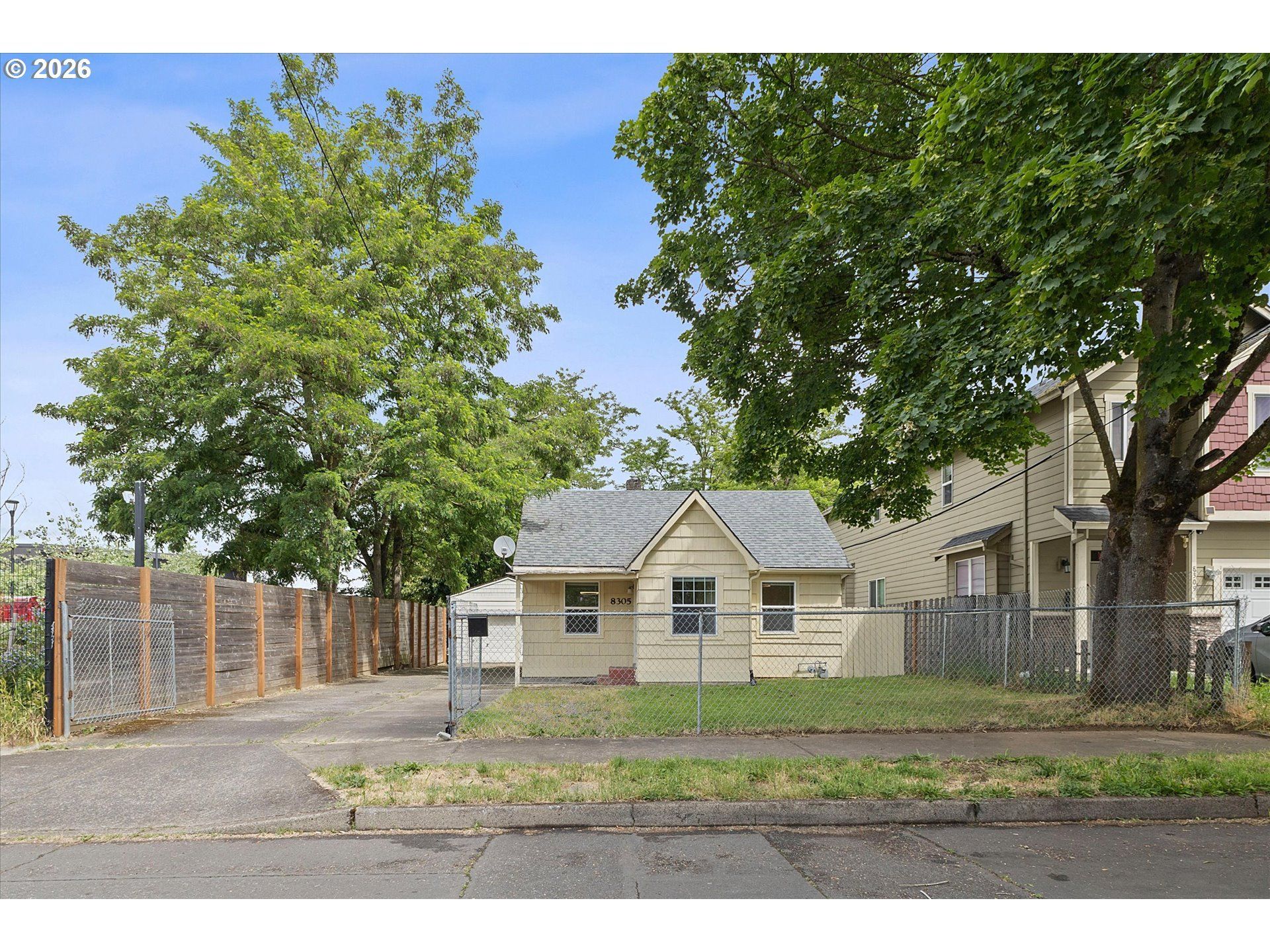 8305 SE Rhone St, Portland, OR 97266 Main Photo