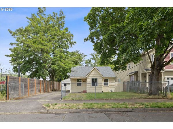 8305 SE RHONE ST, Portland, OR 97266