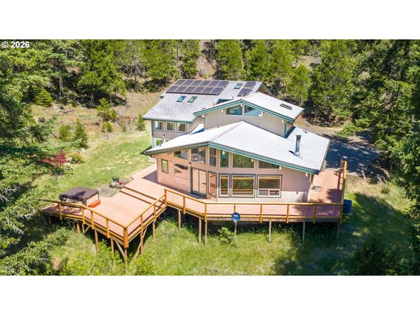 5424 LITTLE RIVER RD, Glide, OR 97443