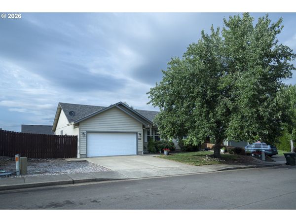 2561 GOLFVIEW AVE, Sutherlin, OR 97479