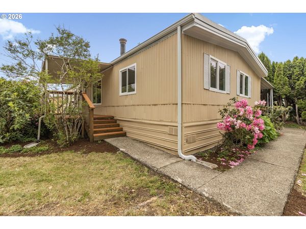 1400 CANDLELIGHT DR, Unit 104, Eugene, OR 97402