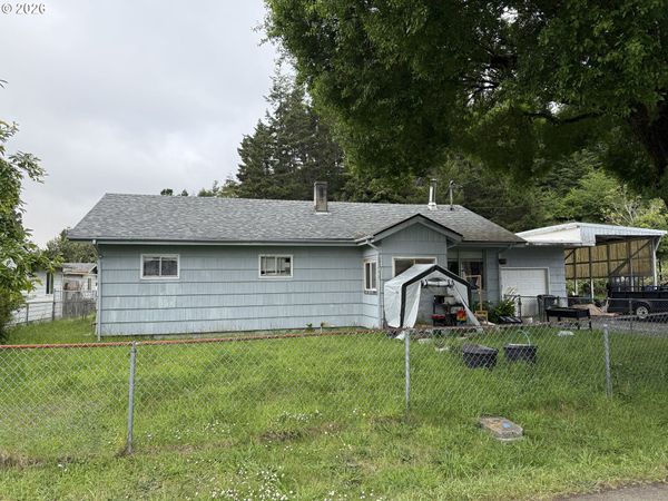 530 KINGS AVE, Lakeside, OR 97449