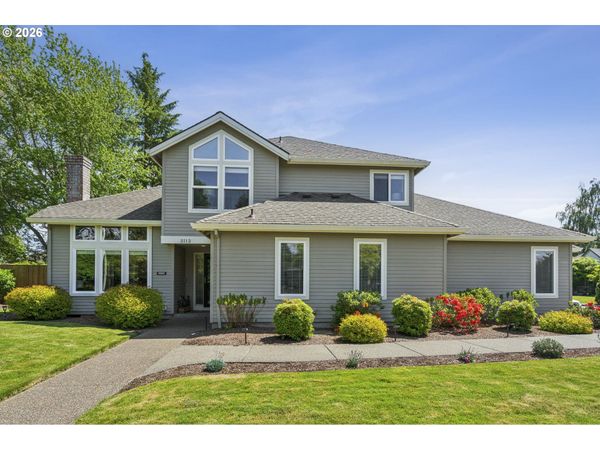 2112 NW Michelbook LN, McMinnville, OR 97128