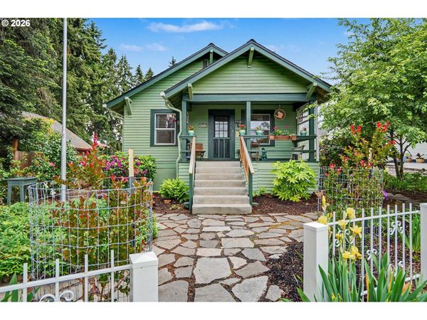 824 CHADWICK ST, Silverton, OR 97381