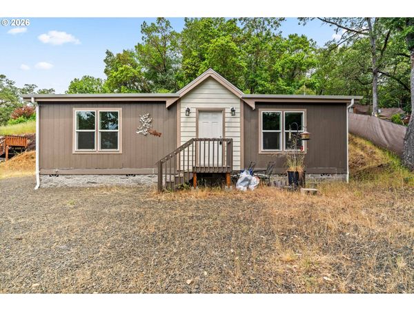 1424 NE RIDGE AVE, Roseburg, OR 97470