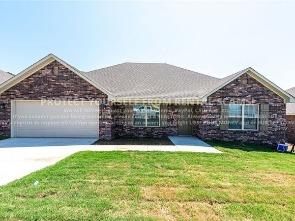 2116 Wrangler Circle , Gentry, AR 72734