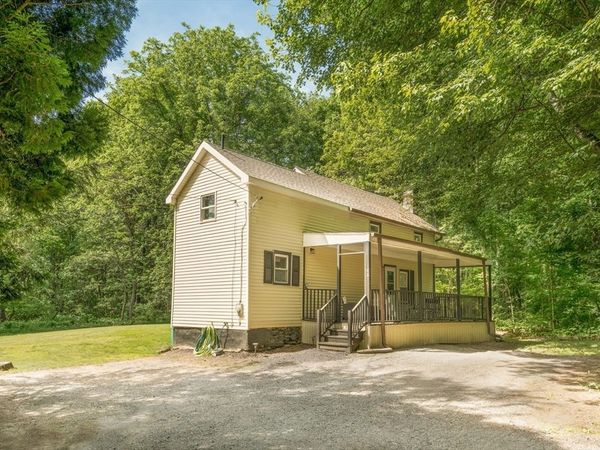 46 Chestnut St Pl, East Longmeadow, MA 01028