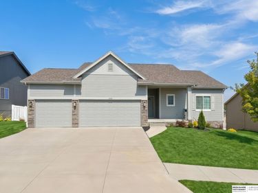 1916 Canyon Street, Bellevue, NE 68123