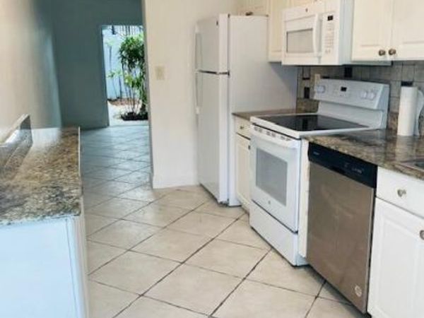 2837 NE 30th Street, Unit 2, Fort Lauderdale, FL 33306