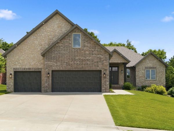 352 W Monarchwood Drive , Nixa, MO 65714