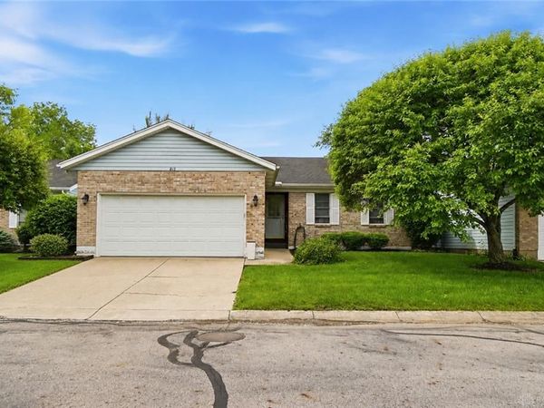 815 Spring Lake Circle, Enon Vlg, OH 45323