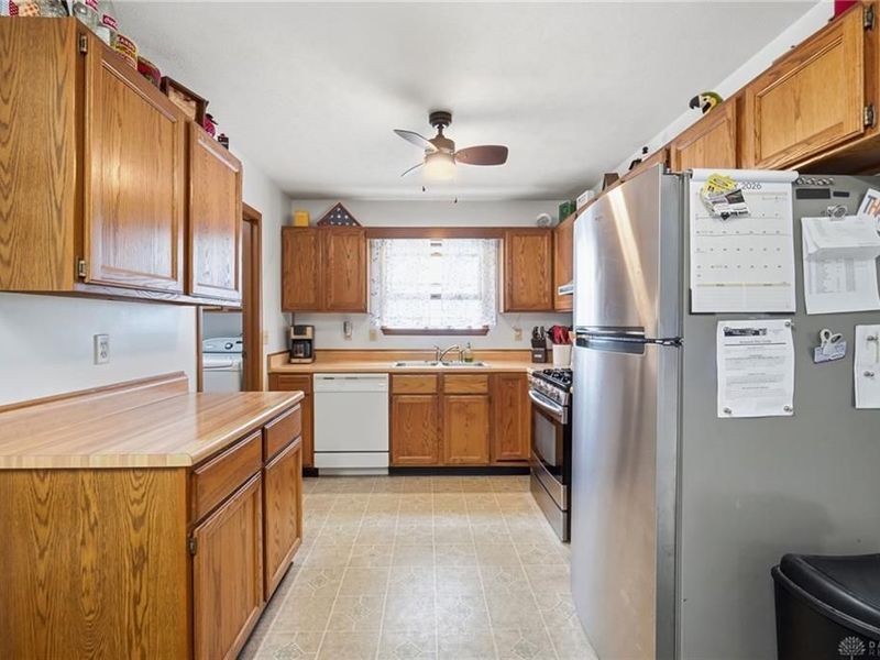 815 Spring Lake Circle, Enon Vlg, OH 45323 Photo 18