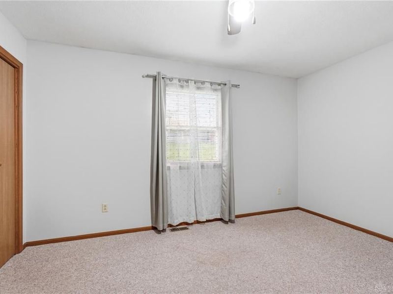 815 Spring Lake Circle, Enon Vlg, OH 45323 Photo 32