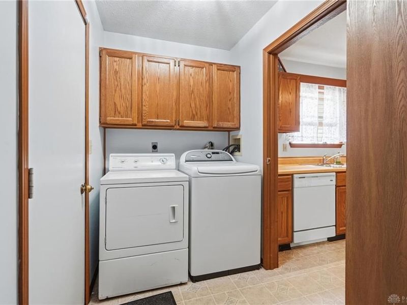 815 Spring Lake Circle, Enon Vlg, OH 45323 Photo 35