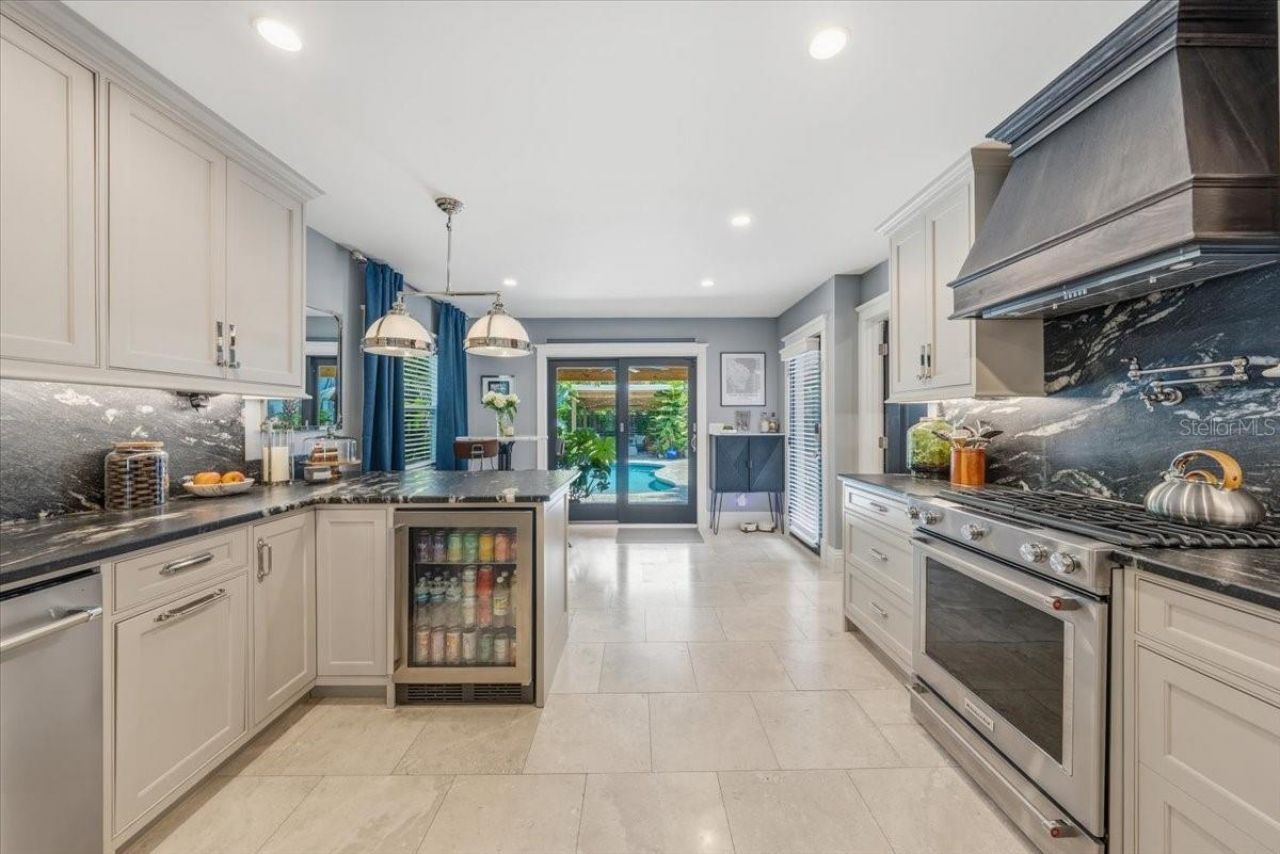 2450 Burlington Avenue N, Saint Petersburg, FL 33713 Photo
