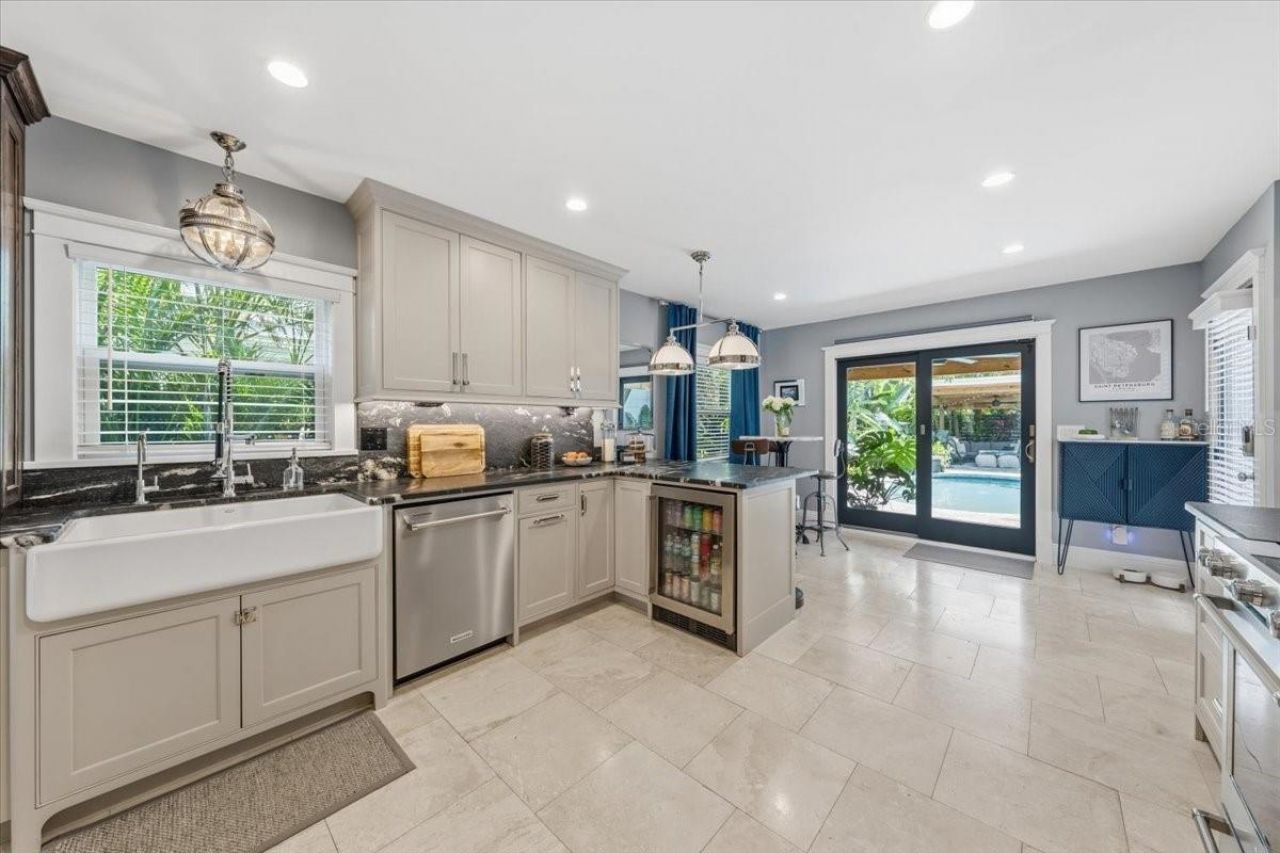 2450 Burlington Avenue N, Saint Petersburg, FL 33713 Photo
