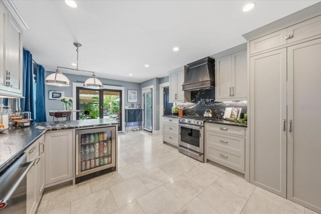 2450 Burlington Avenue N, Saint Petersburg, FL 33713 Photo
