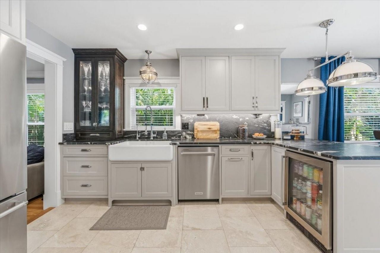 2450 Burlington Avenue N, Saint Petersburg, FL 33713 Photo
