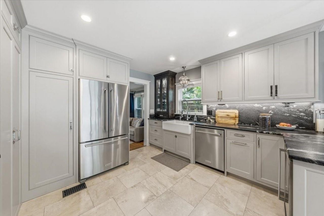 2450 Burlington Avenue N, Saint Petersburg, FL 33713 Photo