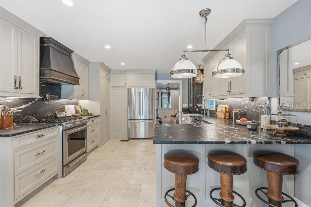 2450 Burlington Avenue N, Saint Petersburg, FL 33713 Photo