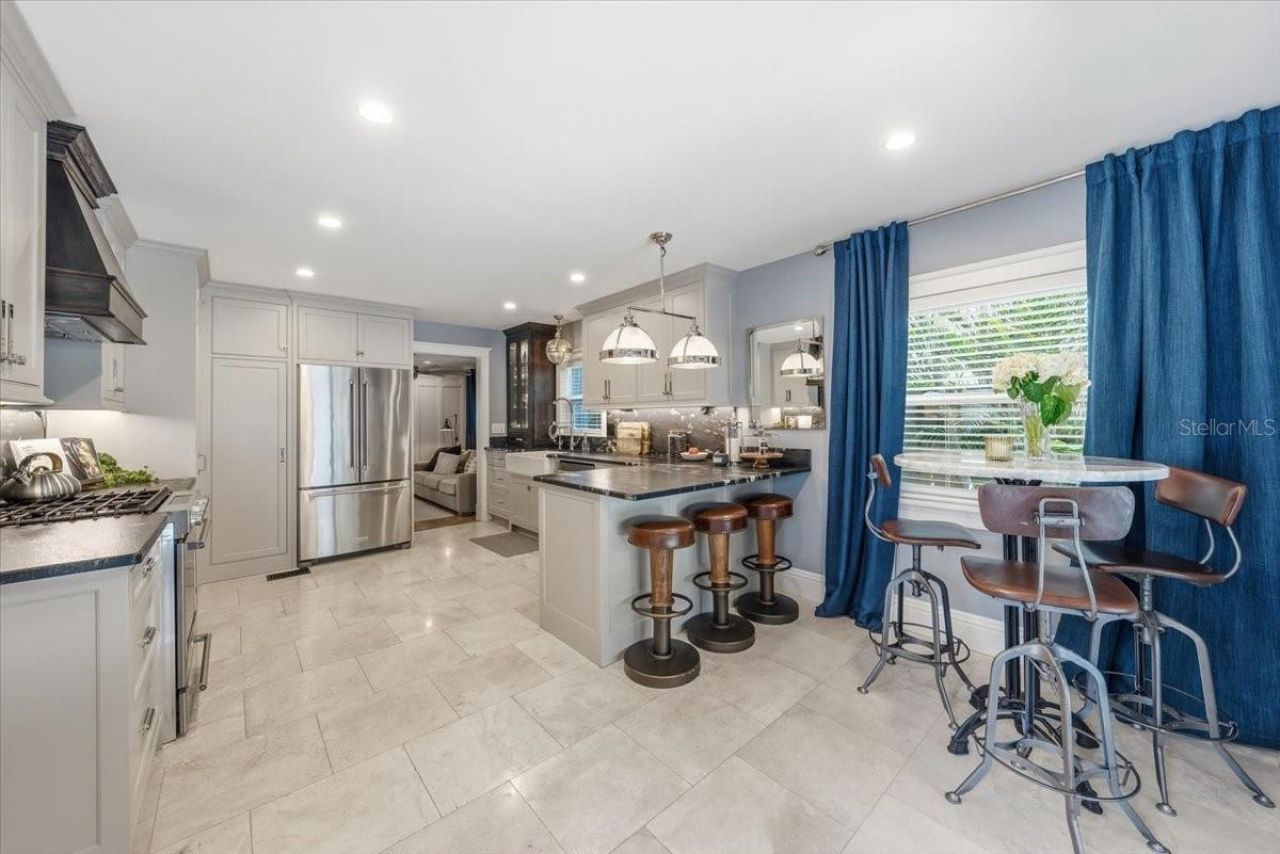 2450 Burlington Avenue N, Saint Petersburg, FL 33713 Photo