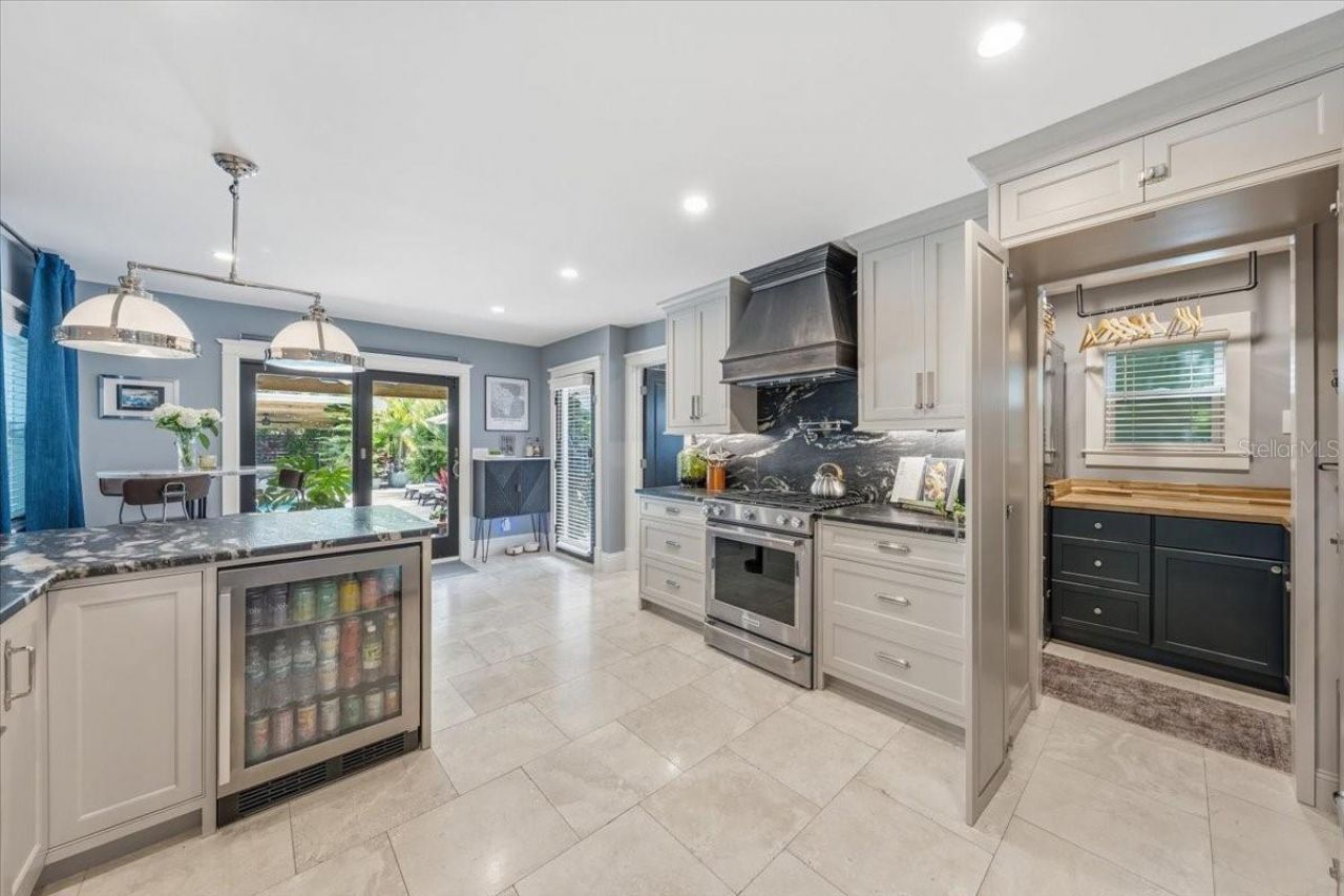 2450 Burlington Avenue N, Saint Petersburg, FL 33713 Photo
